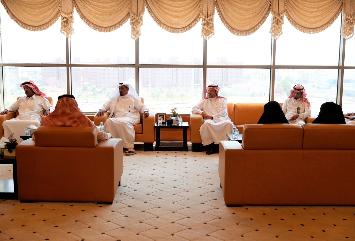 معالي رئيس #جامعة_طيبة د.عبدالعزيز السراني يستقبل أعضاء المجلس المحلي بمحافظة #مهد_الذهب ويناقش العديد من المواضيع وبحث سبل التعاون للمساهمة في تنمية وتطوير المحافظة.