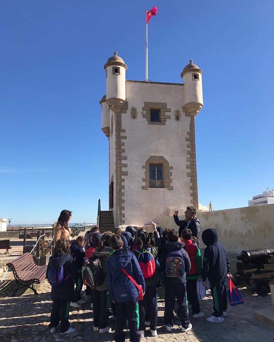 TAPECAcadiz's tweet photo. 🥳Qué bien nos lo pasamos en esta excursión

🏰Los pequeños aprendieron sobre las Puertas de Tierra en la visita y los talleres

😱¡Sorpresa! No solo trabajamos en el Castillo de Santa Catalina. TAPECA ofrece rutas que muestran el Gadir fenicio y el Gades romano

☎️ ¡Pregunta! https://t.co/7SslRw5Hke