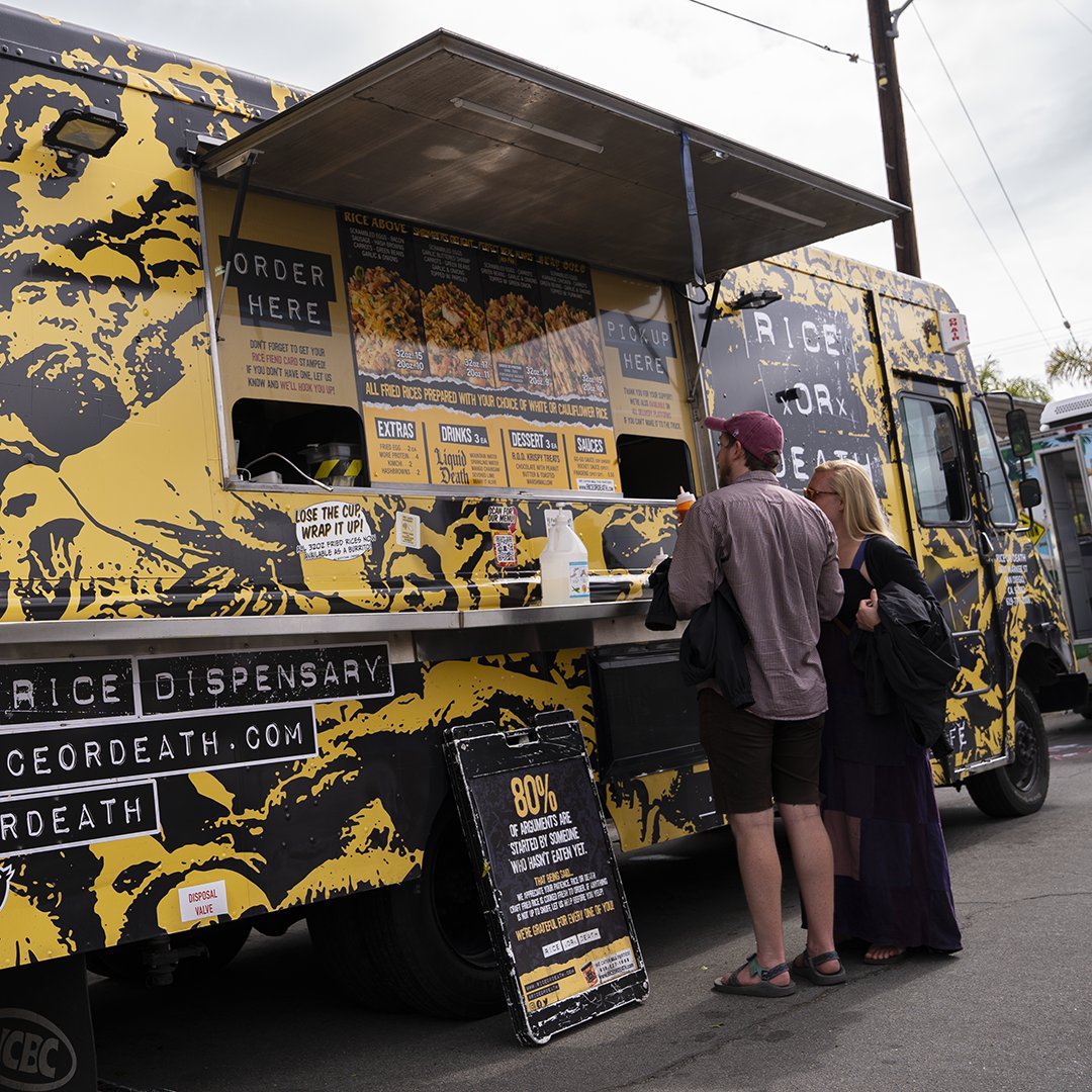 RiceOrDeath's tweet photo. Don't let the workday blues get you down, it's Wednesday after all! That means we'll be downtown for lunch with hot and fresh Fried Rice that's made to order. Come stop by the truck for your fix!

10/26 11am-2pm

@curbsidebites
India St &amp; W B St
San Diego, CA 92101 https://t.co/A0PHxS8gef