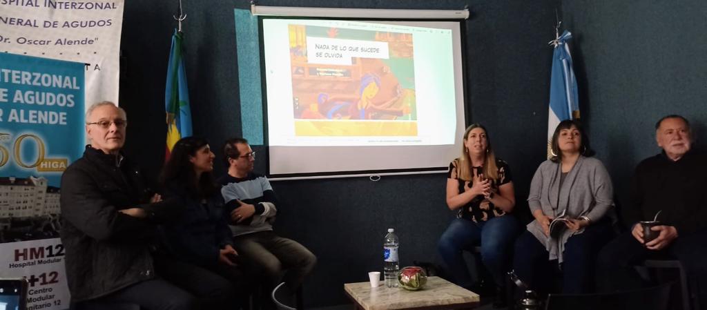 sadopmdp's tweet photo. #DerechosHumanos
El pasado viernes 21/10 estuvimos en el salón de actos del @HigaMdp en la presentación del libro
"Nada de lo que sucede se olvida." Ilustrado por  Rosana Cassataro y escrito por Mariano Morello, editado por la Editorial https://t.co/ToVoplUlIf.Ju... https://t.co/RRhVOIzdLN