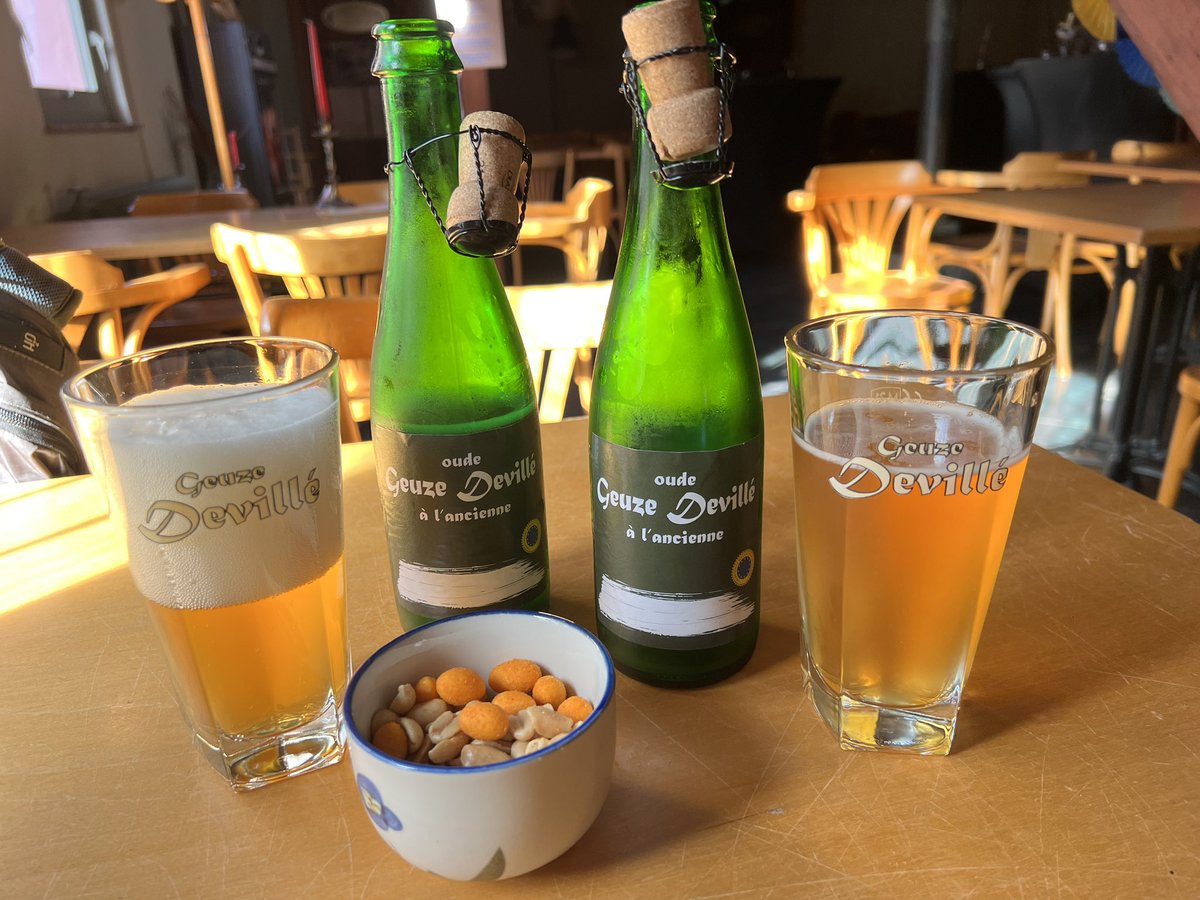 StudyBrewing's tweet image. Walked another long segment of the Charleroi/Brussels Canal. Tubize to Halle, passing Lembeek. Rested at Café De Fazant, then recrossed the canal and train tracks to Den Herberg. Intent is to eventually walk the waterway from South Belgium, through Brussels, ending in Antwerp.