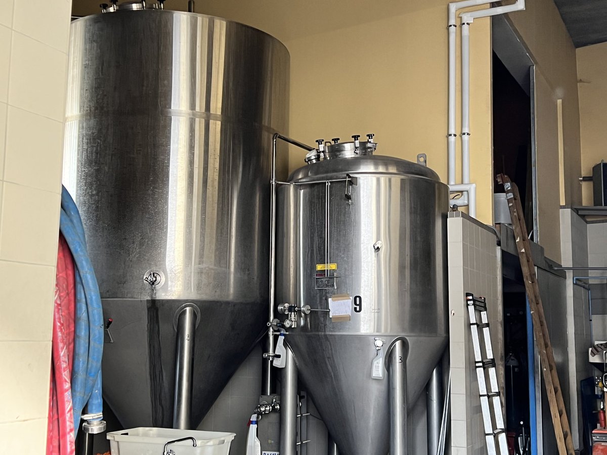 StudyBrewing's tweet image. Walked another long segment of the Charleroi/Brussels Canal. Tubize to Halle, passing Lembeek. Rested at Café De Fazant, then recrossed the canal and train tracks to Den Herberg. Intent is to eventually walk the waterway from South Belgium, through Brussels, ending in Antwerp.