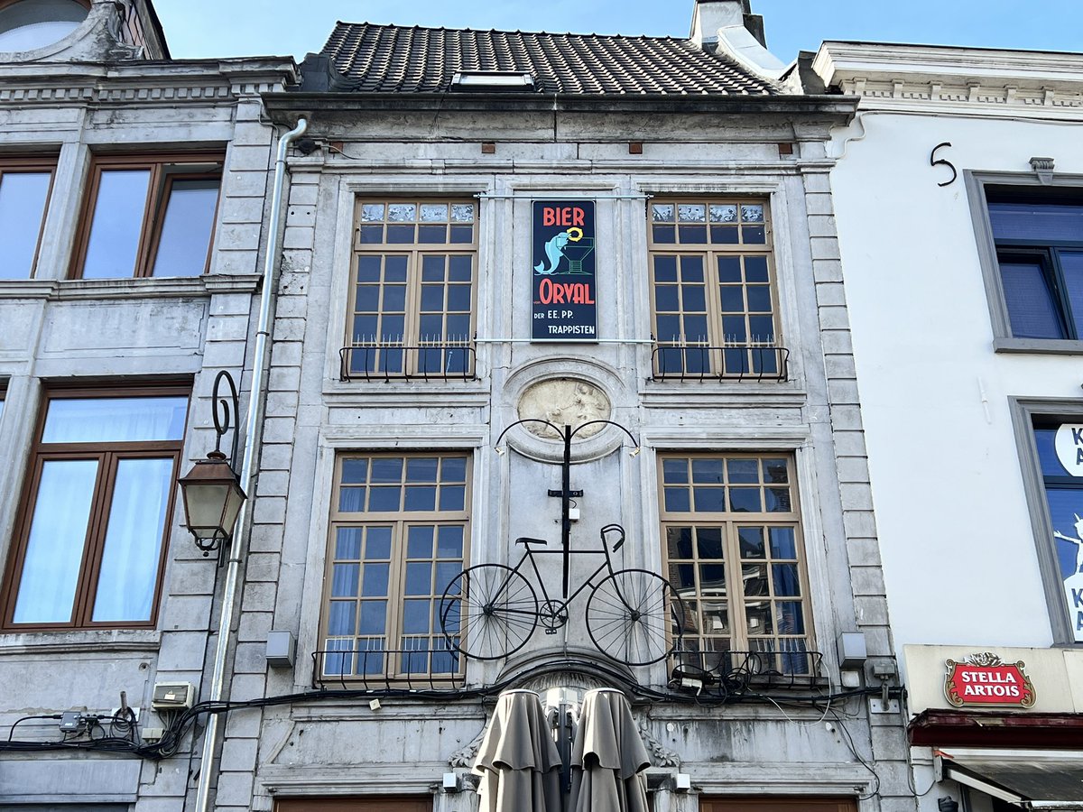 StudyBrewing's tweet image. Walked another long segment of the Charleroi/Brussels Canal. Tubize to Halle, passing Lembeek. Rested at Café De Fazant, then recrossed the canal and train tracks to Den Herberg. Intent is to eventually walk the waterway from South Belgium, through Brussels, ending in Antwerp.