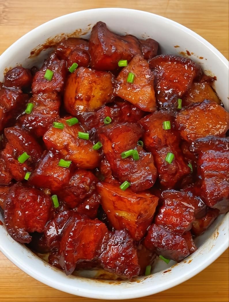 MinnieDoris20's tweet photo. Ms. Dai's cooking today, the traditional Chinese braised pork, was fatty but not greasy, so https://t.co/19Z81c3Gk9 https://t.co/q1mitU4GpP