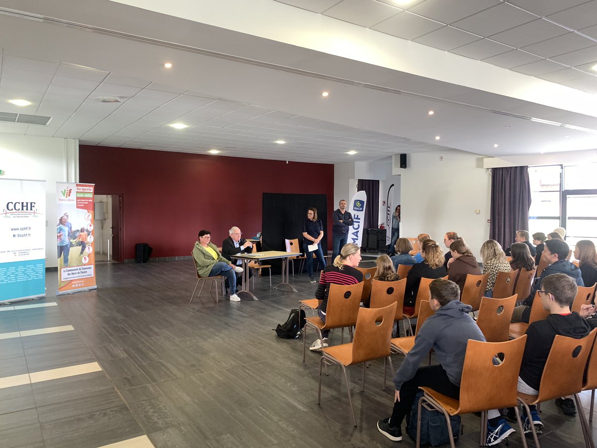 RaphaelleChail1's tweet photo. Ce jour,représentation théâtrale à #Bollezeele! Sensibilisation de 100 #adolescents de la #CCFH autour de : l’équilibre alimentaire🍏, l’activité physique,les écrans 📺, via la compagnie « La belle Histoire ». Merci @AMMutuelleet et @MacifAssurances pour ce partenariat☺️ https://t.co/S9d6tW0RbP