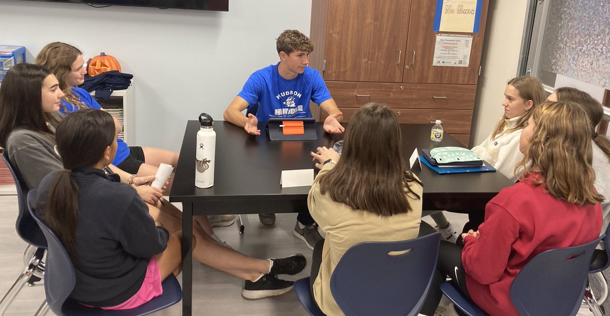 Mrsmancuso8's tweet photo. HHS HUDDLE students mentoring HMS 8-Oviatt students. Learning about the importance of balancing social &amp; academics in HS. https://t.co/UV27hJhi5X