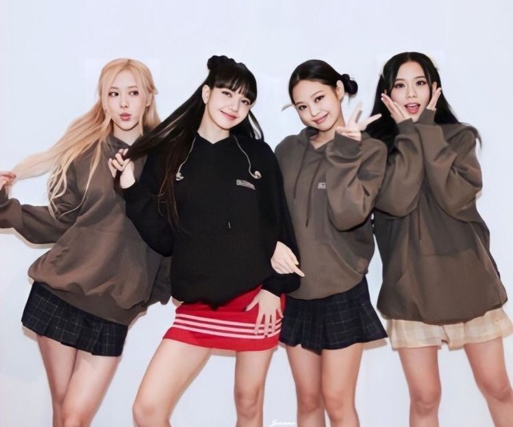 Dünya turundan sonra bir Blackpink üyesi evlilik kararı alacak #Blackpink #Blackpinkprediction #Jisoo #Jennie #Rosé #Lisa