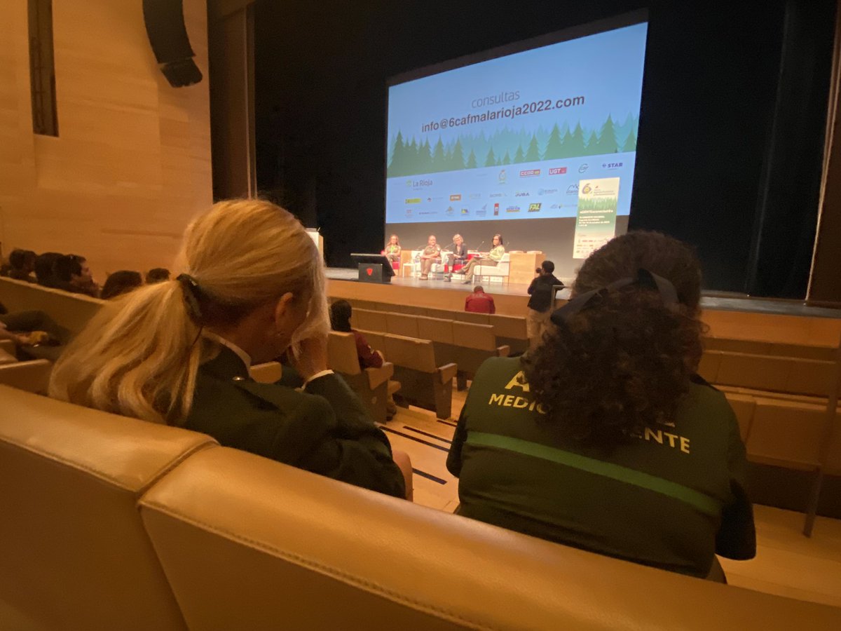 6cafmalarioja22's tweet photo. Testimonios de lujo por parte de mujeres de la profesión. Dialogo entre mujeres (pioneras) forestales en el #6cafma22. #agentesconectados
Patrocina @lariojaorg @Forestales_CCOO @UGTForestales @CSIF_forestales @AEAFMA @SindicatoSTAR https://t.co/JVxh13JOyN