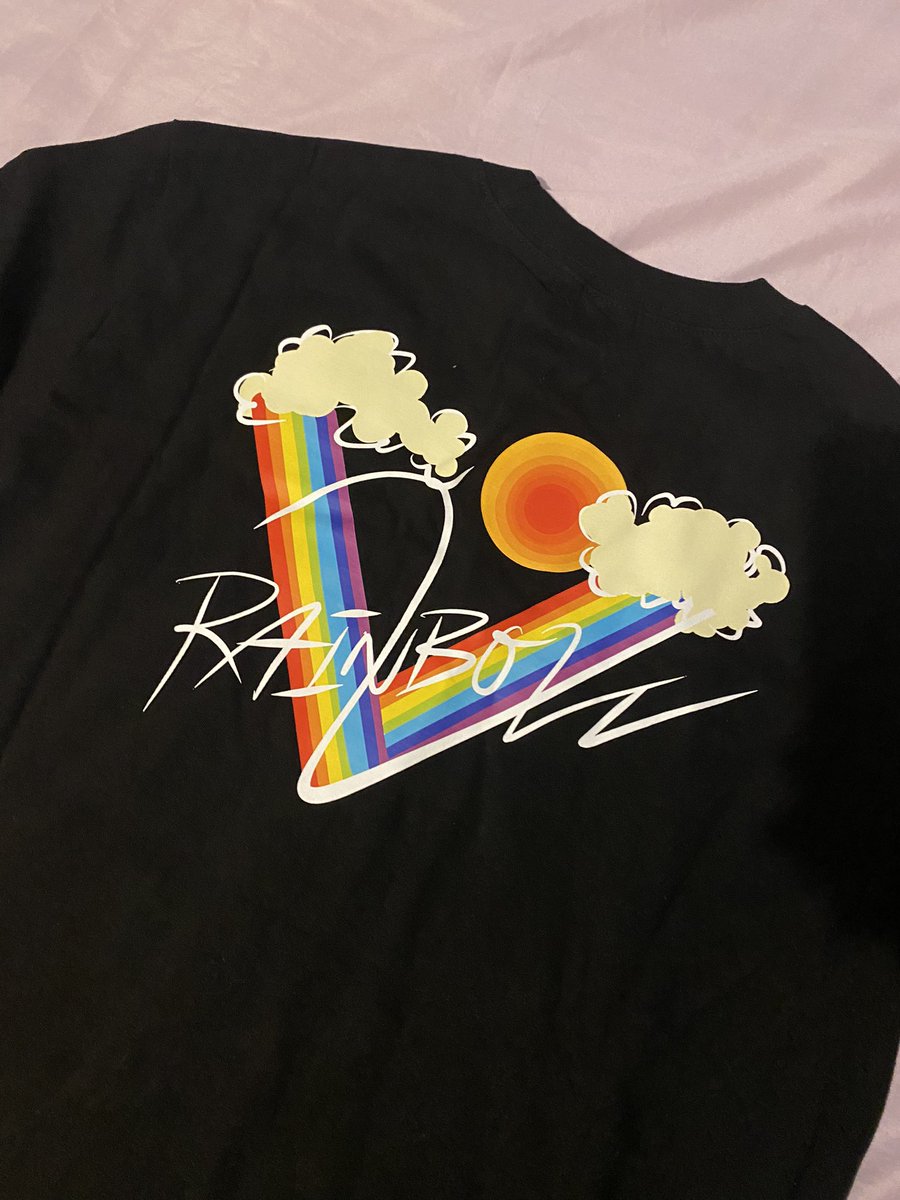 tybestboyy's tweet photo. I’m loving my #WayV Rainbow shirt! 💚 i’ve been looking for this for a very long time and so happy they restocked ☺️ and of course, got myself the griptok and the tattoo - sticker set too. Thank you @_youwon_ #TYyouwon https://t.co/pBeKflFtfO