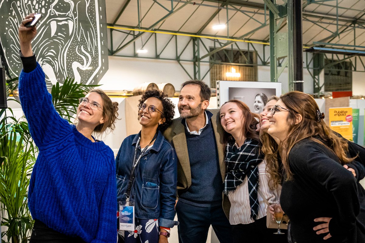 ASBLissimo's tweet photo. ✨ Retour sur la soirée de Gala de jeudi au salon #ASBLissimo !

Au programme: une ambiance festive, des échanges intéressants et surtout la remise du prix de l’ASBL la plus innovante par @barbaratrachte🏆

#asbl #salon #event #award https://t.co/IrXHVGHGf4