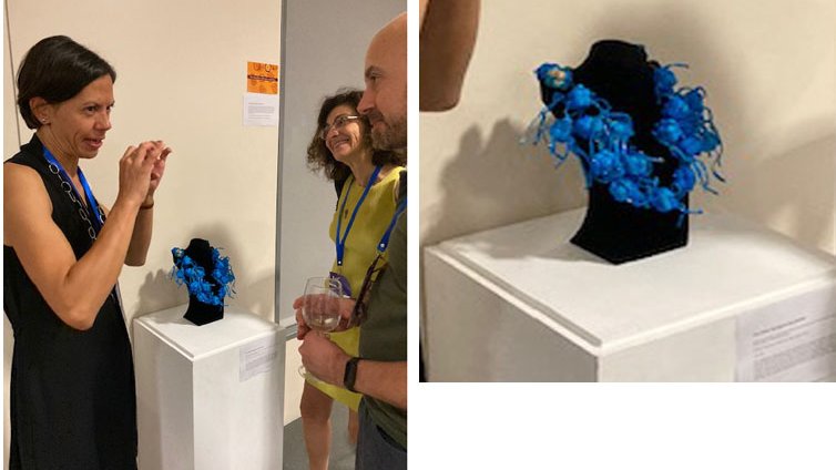 Discussing the Reprogramming Necklace from @AnnaDumitriu's work as part of her Mutability of Fates residence @HelmholtzMunich in our Institute helmholtz-munich.de/en/ies

Great discussions with @GAlmouzni during the EpiC conference #EpiGene3sys ChromDesign and INCSpain