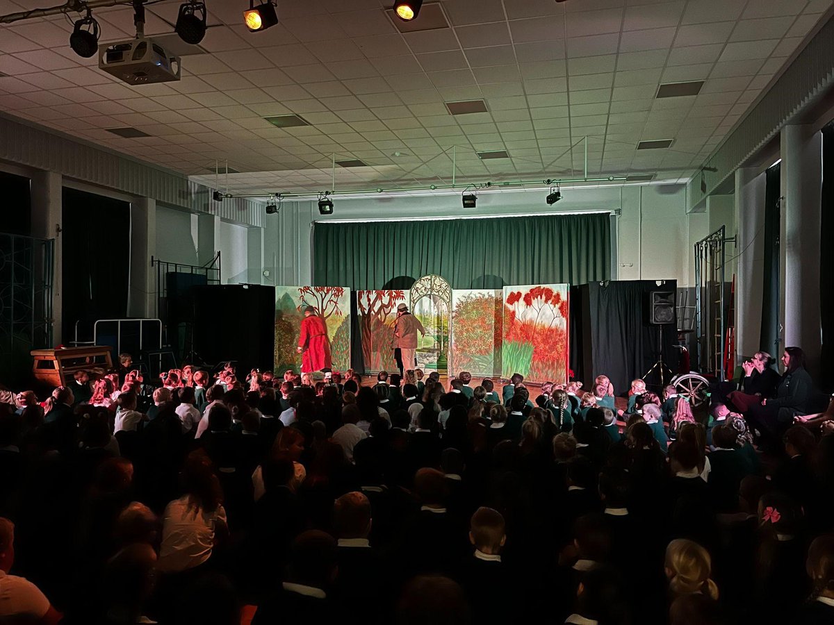 SETFelixPrimary's tweet photo. Last Friday, the whole school enjoyed watching a production of ‘The Secret Garden’. The children really enjoyed the experience of immersive theatre, with lots of them singing along!

#community #collaboration #celebration https://t.co/ZAbecHwmjx