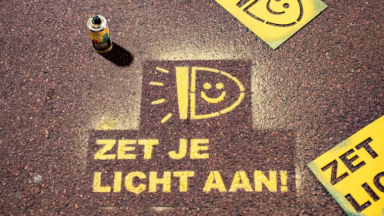 OJCROSMALEN's tweet photo. Het wordt weer vroeger donker... Vergeet de lamp(en) van je fiets niet aan te zetten en voorkom ongelukken! 🚲 https://t.co/EN9Y6dDhf9