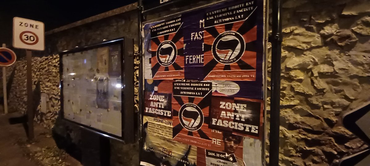 Asso_Antifa77's tweet photo. Collage à Lagny sur Marne et Thorigny.
Le racisme et lgbtqui-phobie tuent, réagissez !
#77antifa #antifa #afa77 #antifascisme https://t.co/8lQ3EVxSME