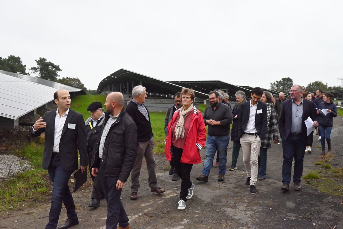 #Énergiesrenouvelables | ☀️La centrale #photovoltaïque de l'Epine a été inaugurée hier ☀️
Installée sur le site de l'ancienne décharge de l'Epine, la centrale s'étend sur 3 h. Les 5000 panneaux photovoltaïques permettent de produire 3100 MWh an d'électricité/an.