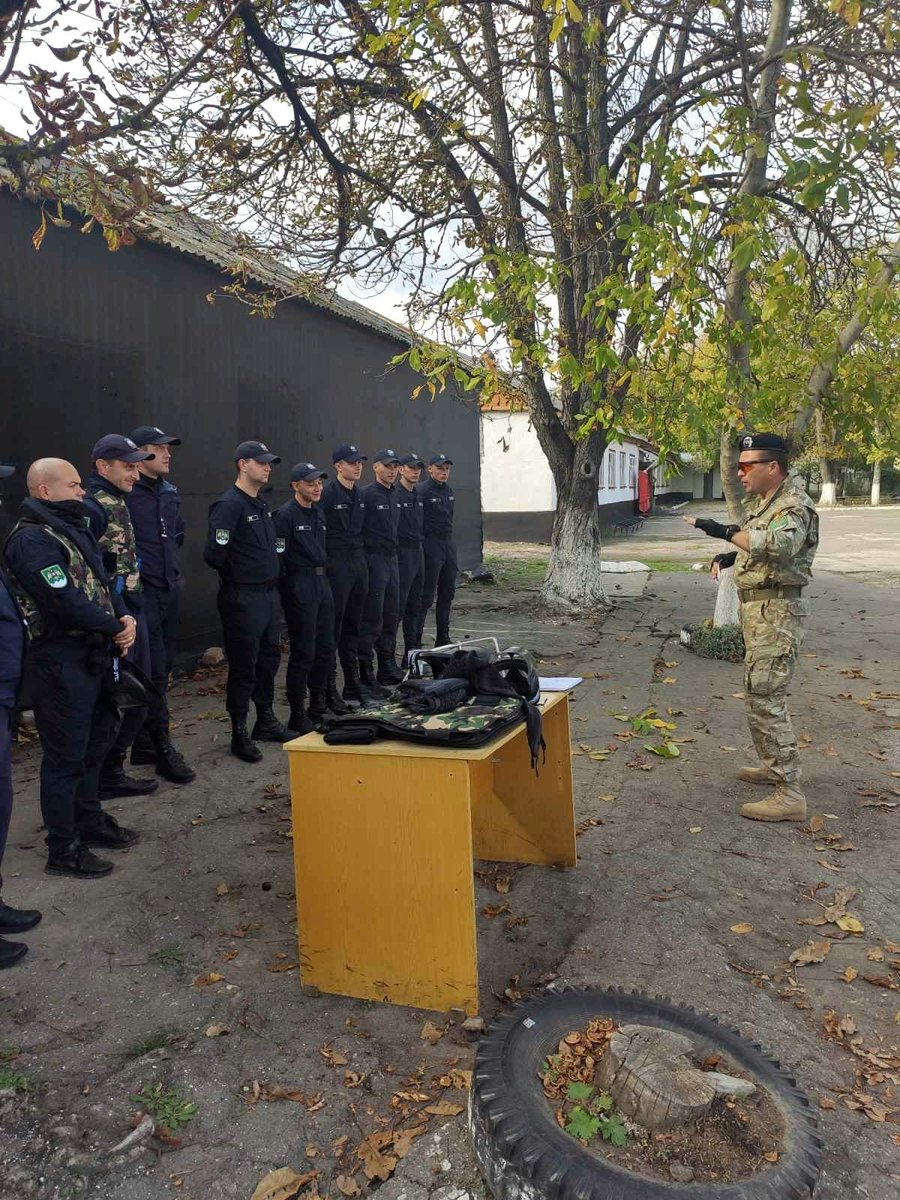 IGPFRVasiloi's tweet photo. Formarea abilităților practice. Elevii Centrul de Excelență în Securitatea Frontierei continuă procesul de studii și perfecționare.
#CESF 15 ani la datorie
#MAI_buni
#IGPF https://t.co/Bl03cqp6e9