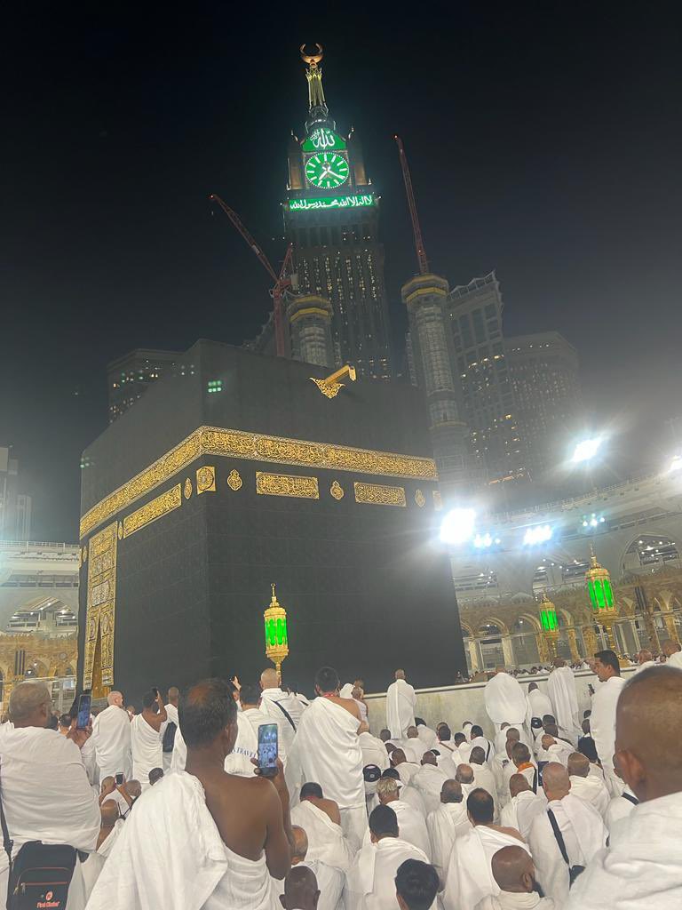SyedAmeerAShah's tweet photo. Alhamdulillah, performed 5th Umrah of my life and 2nd time most precious gift blessed by Allah to offer Isha Nimaz in front of Khana Kabah❤️ Everyone is in my prayers 🙏🏻 https://t.co/8O2YTj0xit