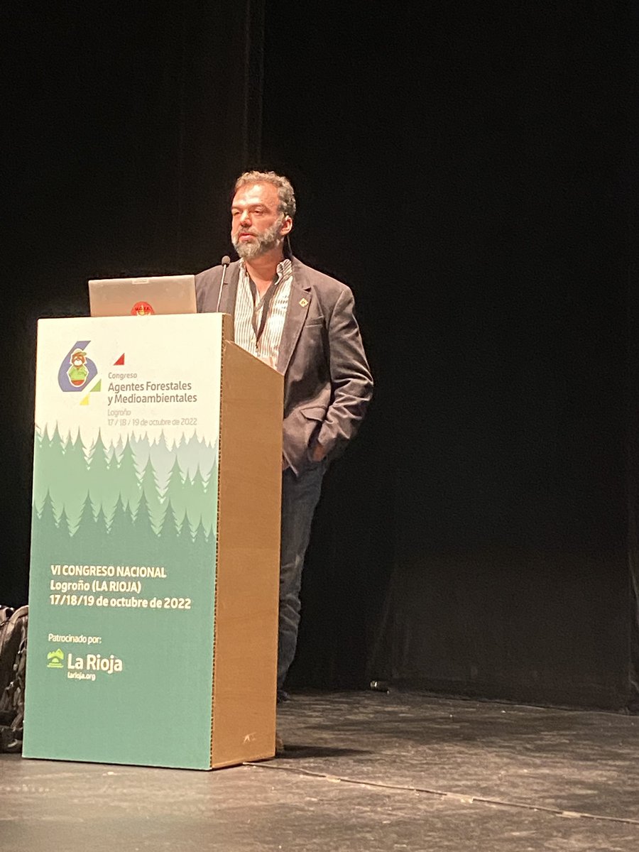 6cafmalarioja22's tweet photo. Un referente en la extinción de #IncendiosForestales Federico Trillo imparte una gran ponencia sobre Comunicación en el incendio en el Congreso #6cafma22. #agentesconectados Patrocina @lariojaorg @Forestales_CCOO @UGTForestales @CSIF_forestales @AEAFMA @SindicatoSTAR https://t.co/lv8sdXbhG4