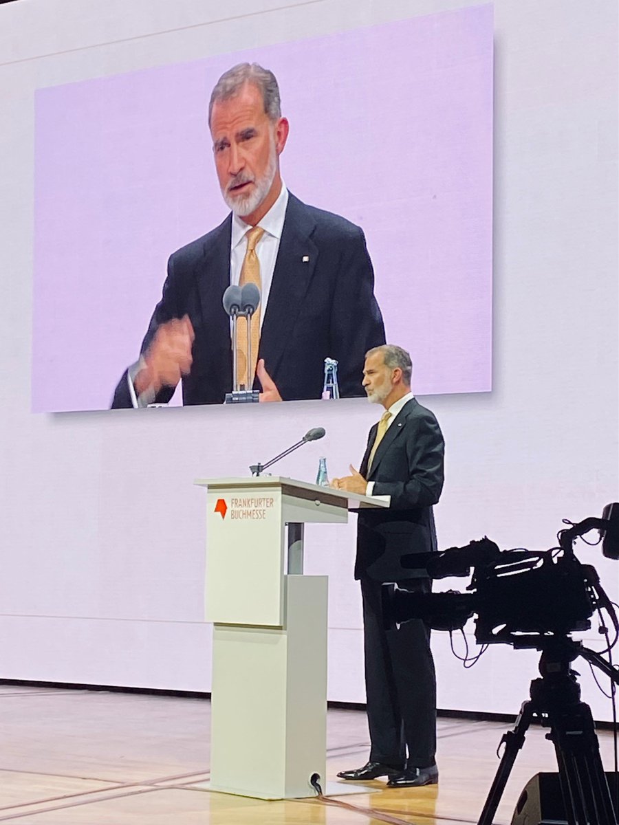 CanEmbGermany's tweet photo. Our 🇨🇦 #SingularPlurality salutes 🇪🇸, Guest of Honour of the Frankfurt Book Fair 2022 and its #CreatividadDesbordante.
May your literary encounters be rich and celebrate culture, a vector of universal values!
Happy @Book_Fair to all! https://t.co/VT4miOjpzv