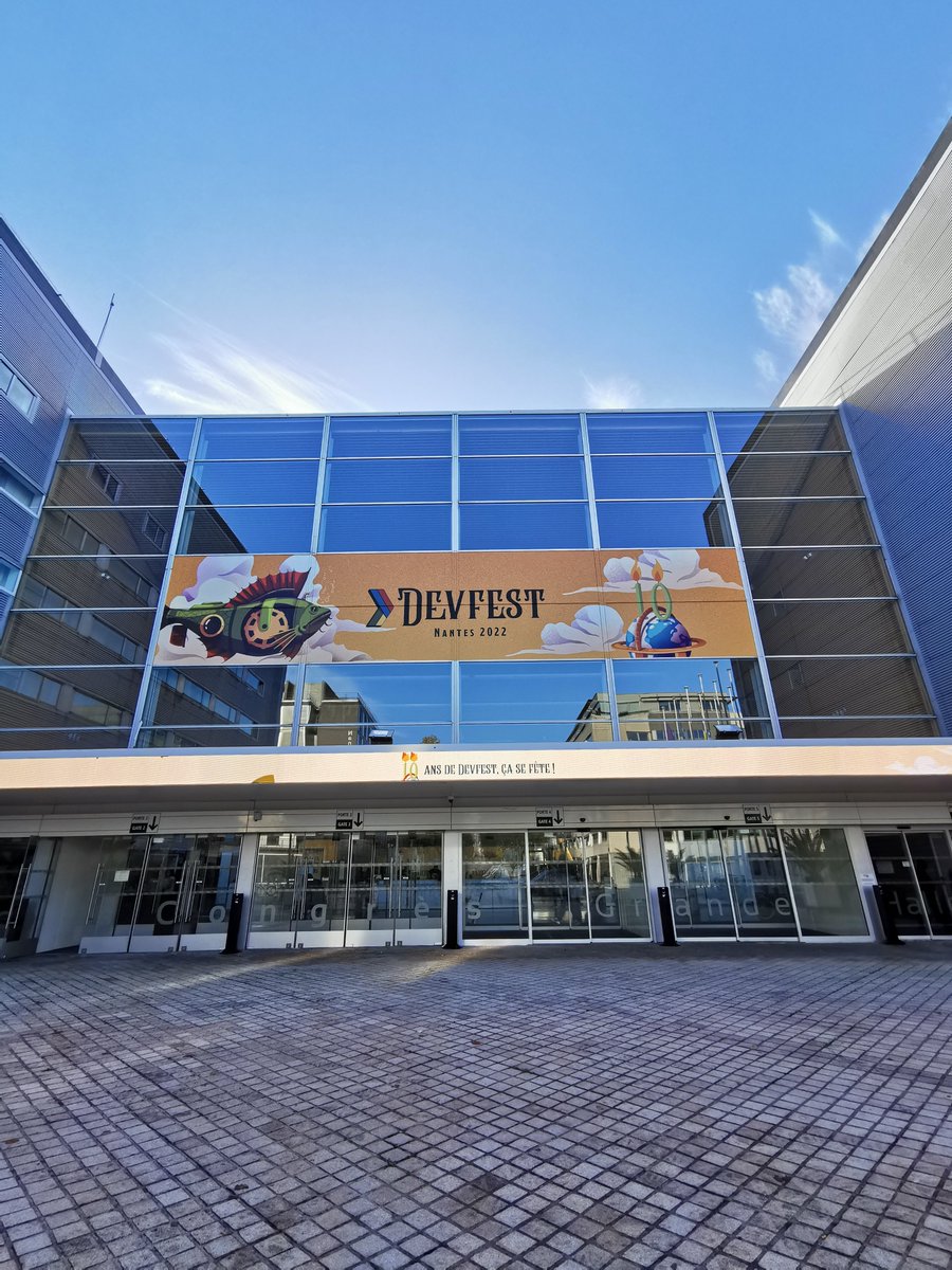 devfestnantes's tweet photo. Nous y sommes... demain commencera la 10ème édition du DevFest Nantes à @LaCiteCongres de Nantes ! L'équipe a tellement hâte. Allez hop, on a encore du boulot jusqu'à demain 💪 https://t.co/s3oJpTy7Lp