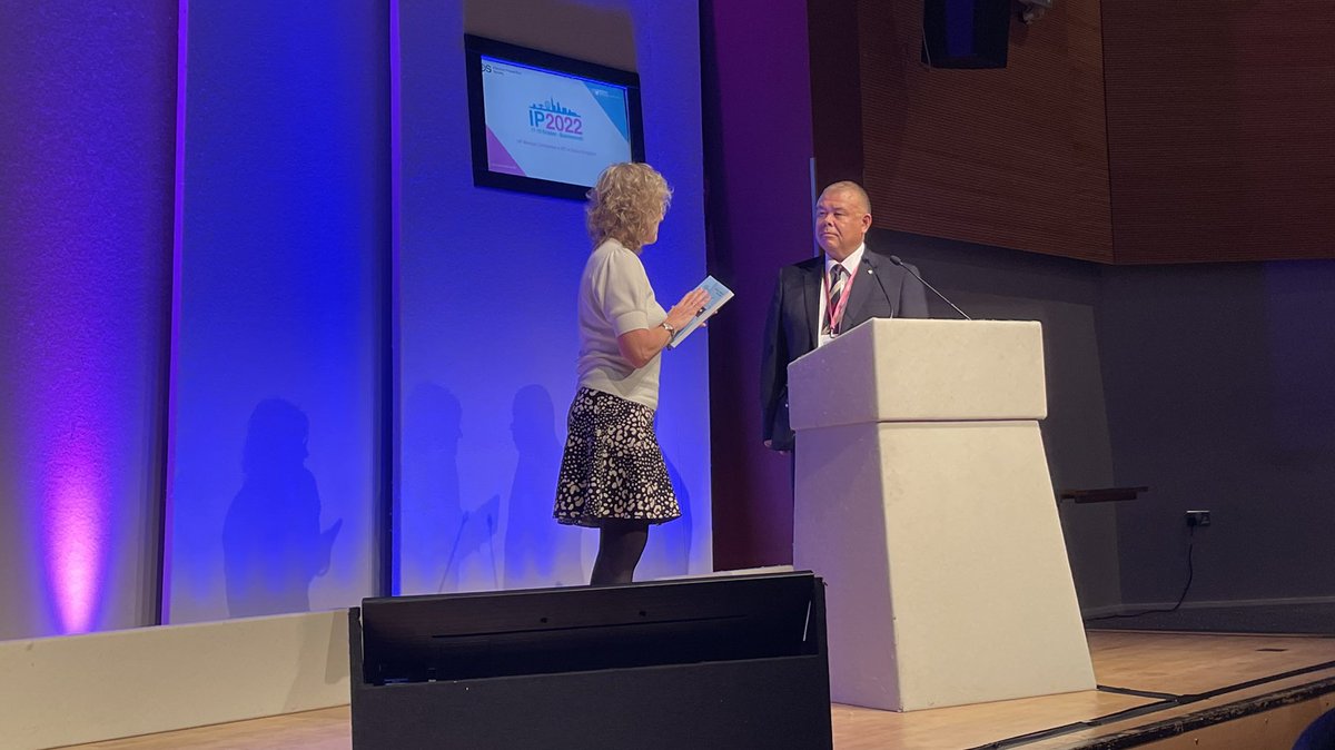 Presenting all the options Is key.
“Advisors advise - ministers decide - Always: speak truth to power”  #JVT <a href="/IPS_Infection/">IPS</a> #IP2022Conf #AyliffeLecture2022  thank you 🙏