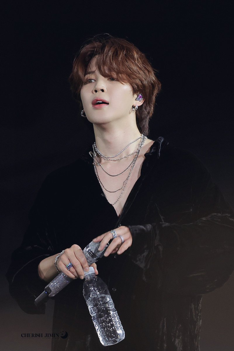 Lovely__13jimin's tweet photo. @Khlee37674055 @wjsowoozoo @snowballH2 @my_orange1013 @itaehwa20 @todak1013_2 @todak1013 @mammamm02021541 @museysh @heunjyung2 @jiminippunyaaa @jiminippunyaa @naega12you @jiminippunya @BTS_twt @KimzabduckYes 찜퐁님 오랜만에 뵈요💙 
부콘 잘 다녀오신거죠? 

로맨틱한 노래 분위기에 취해서 그만ㅋ
지민에게 퐁당한 새벽요정들은 모두다 찜퐁님과 같은 맘~😋

우리 지민 솔로활동만 기다려요.. 가기전까지 열일해주겠죠? 😅 
#WithYou #JIMIN #BTSJIMIN #BTS
(@BTS_twt) 
RecordMakerJimin
레코드메이커 지민 https://t.co/nUK7ziOMY7
