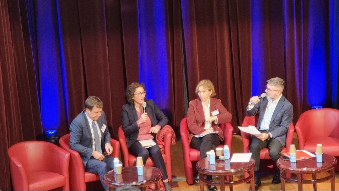 Aude Quesnot, conseillère nationale <a href="/cnomk/">Ordre des masseurs-kinésithérapeutes</a>  représente <a href="/cnomk/">Ordre des masseurs-kinésithérapeutes</a> au forum Territoires E-Santé sur le thème: "Pour une protection sociale adaptée aux besoins de chacun"
➡️Construire ensemble un système de santé innovant &amp; audacieux: les kinésithérapeutes sont prêts à relever le défi.