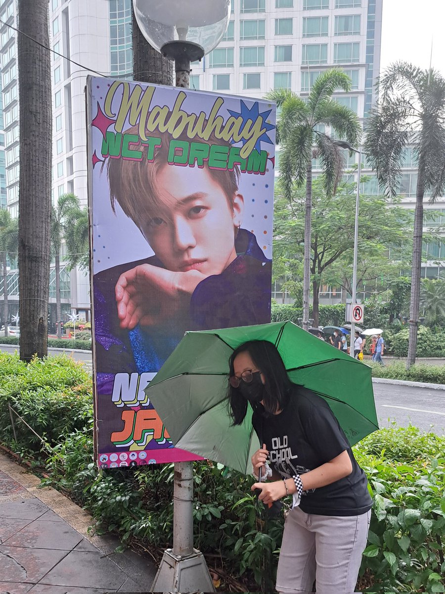 pixienomin's tweet photo. went to araneta to see my babies ft. me being shy 

thank you so much @00princejeno and @NanadoongiesPH for the lamppost ads 💚💚

#PoppingWithDREAM #JENO
#7DREAMSugarPopstreet #JAEMIN https://t.co/XH5USliQro