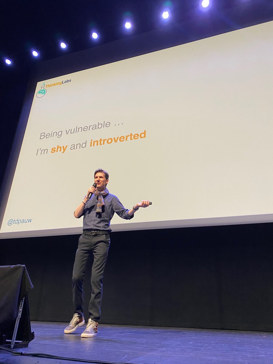 « I’m being vulnerable because the alternative is to be an impostor » — @tdpauw #FlowConFR
