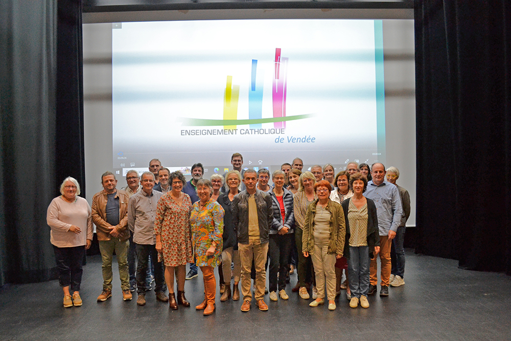 Hier soir, se tenait au Lycée Saint François d'Assise La Roche sur Yon, une rencontre à laquelle étaient conviés tous les retraités de l'année 2021 >bit.ly/3VGT37W
#ec85 #vendée