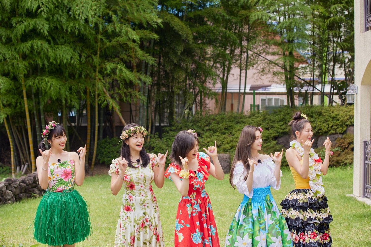sm_all_voice's tweet photo. [#레벨업프로젝트5]

야자나무 그늘 아래 춤추고 싶고🌴
뜨거운 여름밤의 바람은 불고✨
너무 쉽게 사랑 빠져 버릴 레벨이들🧚‍♀️

내일 오전 11시 #웨이브 에서 만나요🌊

@wavve_official #레벨업5 #레벨업5_제주
#레드벨벳 #RedVelvet @RVsmtown
#아이린 #슬기 #웬디 #조이 #예리 https://t.co/Jf3DFhs2sS