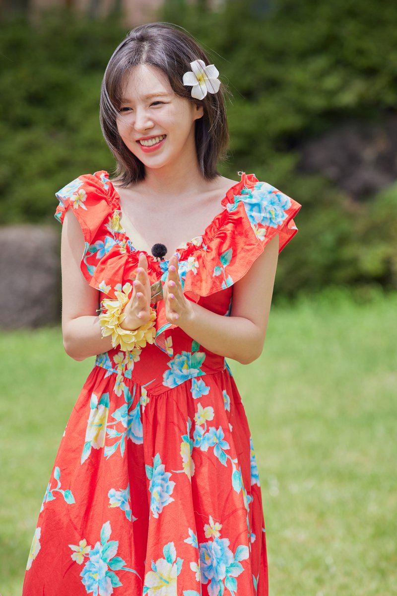 sm_all_voice's tweet photo. [#레벨업프로젝트5]

야자나무 그늘 아래 춤추고 싶고🌴
뜨거운 여름밤의 바람은 불고✨
너무 쉽게 사랑 빠져 버릴 레벨이들🧚‍♀️

내일 오전 11시 #웨이브 에서 만나요🌊

@wavve_official #레벨업5 #레벨업5_제주
#레드벨벳 #RedVelvet @RVsmtown
#아이린 #슬기 #웬디 #조이 #예리 https://t.co/Jf3DFhs2sS