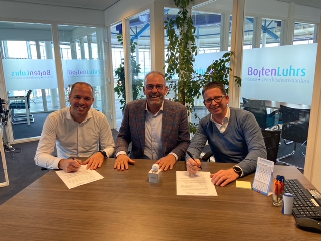 BusNetHaag's tweet image. Verlenging partnercontract met drie jaren door @boitenluhrs met @BusNetHaag Bedankt weer voor het vertrouwen en op naar een succesvolle, verlengde samenwerking! #netwerken #haaglanden businessnetwerken.nl/haaglanden/202…