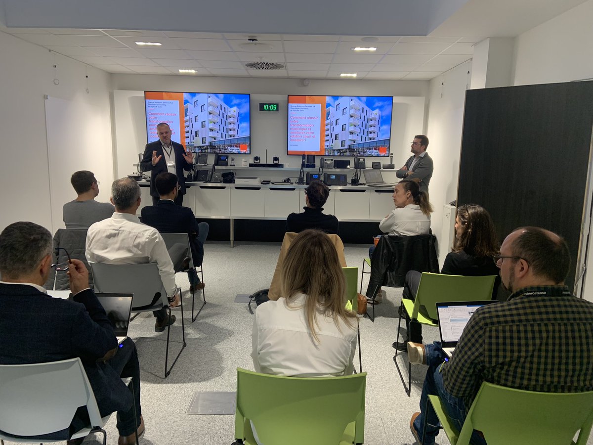 Yannprev's tweet photo. Atelier avec nos clients bailleurs sociaux au showrom de Rennes Atalante pour #digitalisation /transformer la relation avec les locataires et échanger autour de  solutions #crm innovantes @orangebusiness   @RigaldoAlex @RobertMitu_pdl @Laurent_Herr  @EricBlazy @why_fun https://t.co/LLNj63PcLC
