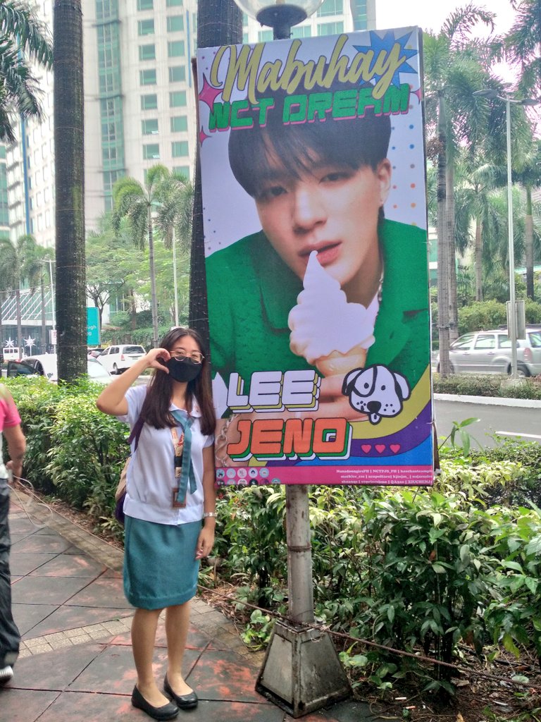 jaeminmart's tweet photo. nahiya pa nung may dumaan HSJSJSKSKD JENO POGI SAUR MUCH !! 🥲🤍
#7DREAMSugarPopStreet 
#JENO
@00princejeno #PoppingWithDREAM https://t.co/m3rnCuA2mz