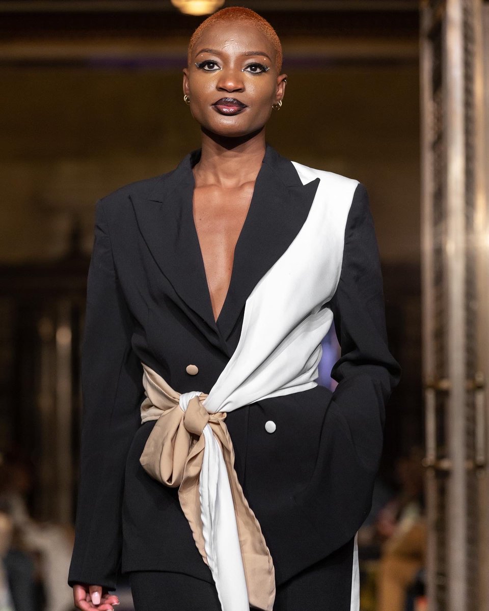 garypie1's tweet photo. This my look 3 

##voguemagazine #ukblogger #ukfashionblogger #ukfashionweek #teenvogue #WeDon’tStop  #talent #fashionasia #fashionblogger #vogue #voguemagazine #voguetalents #ukfashionblogger #ukfashionweeks 
#ghbloggers @bellanaijastyle @bellanaijaonline @pauseonline @afwlondon https://t.co/L9VxwPQEH1