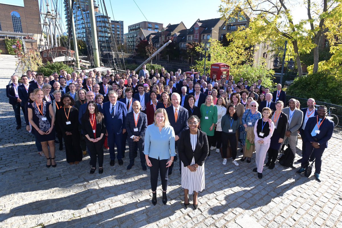LyneBiewinga's tweet photo. Inspired by a successful #NLUK Trade Mission on #AI & #GreenMobility with @LSchreinemacher and @KemiBadenoch, well organized by ao @RVO, @DutchEmbassyUK & @MinBZ.
🇬🇧🇳🇱share centuries of trading history and are today #SmartPartners for a #NetZero future.💪
#NorthSeaNeighbours https://t.co/mm4byPa2cu