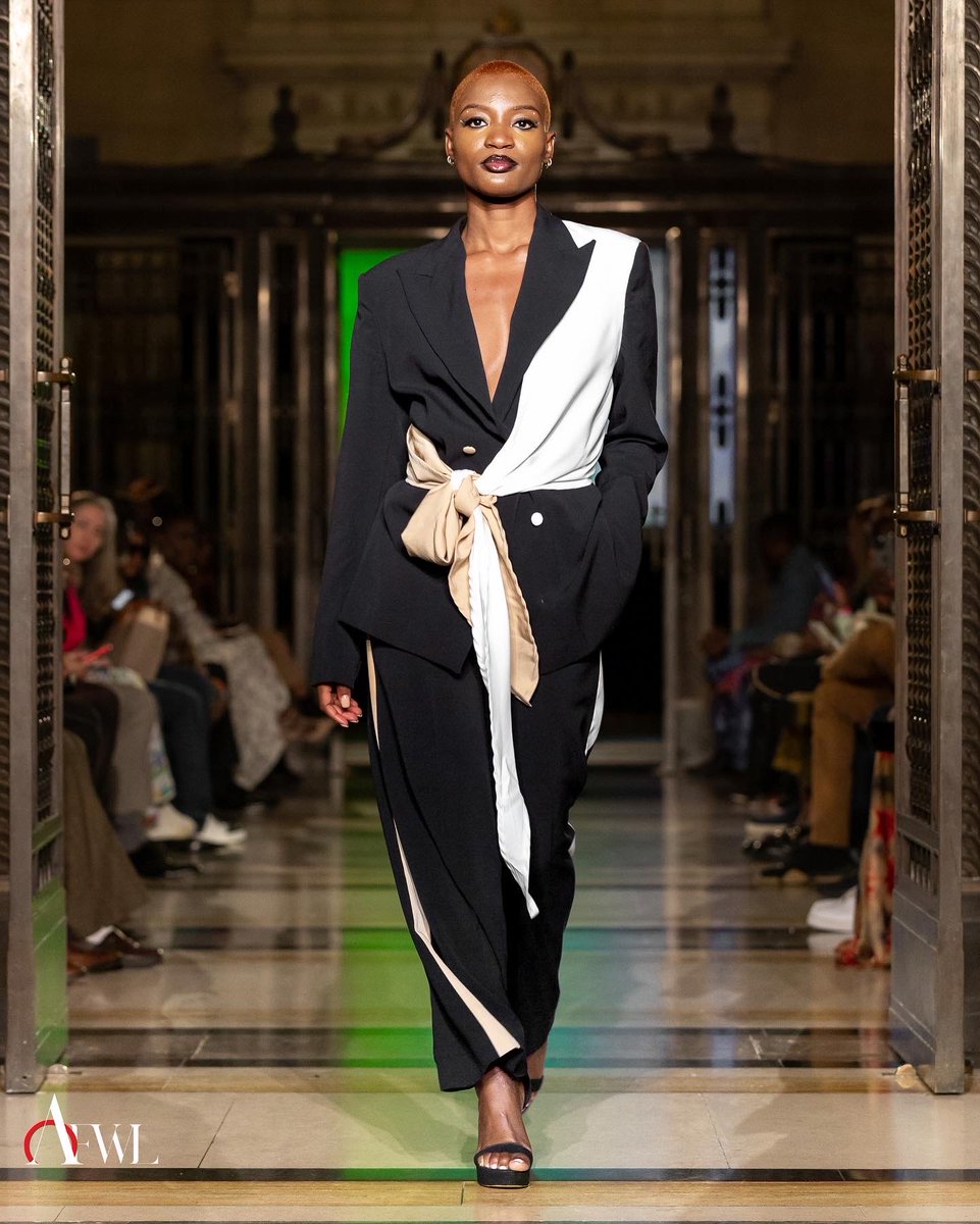 garypie1's tweet photo. This my look 3 

##voguemagazine #ukblogger #ukfashionblogger #ukfashionweek #teenvogue #WeDon’tStop  #talent #fashionasia #fashionblogger #vogue #voguemagazine #voguetalents #ukfashionblogger #ukfashionweeks 
#ghbloggers @bellanaijastyle @bellanaijaonline @pauseonline @afwlondon https://t.co/L9VxwPQEH1