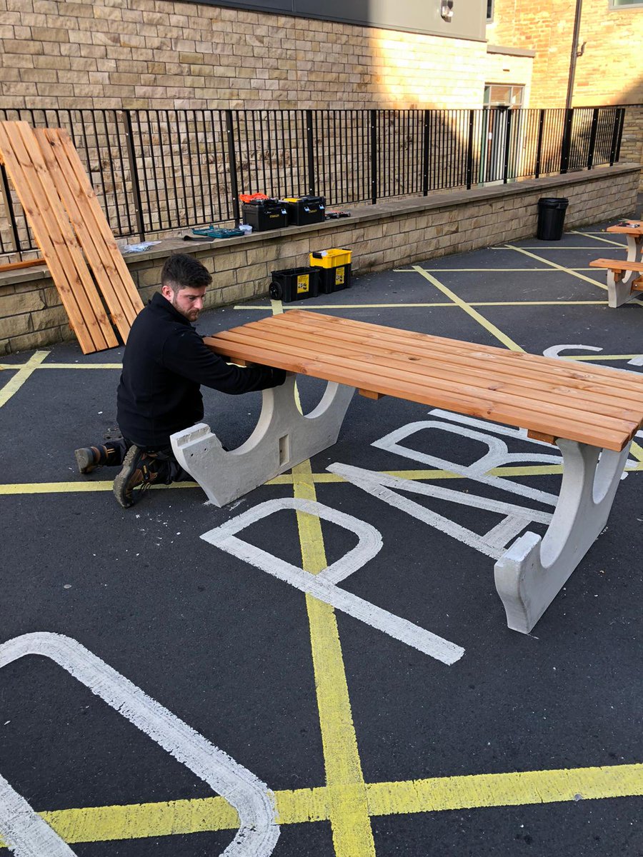 OSILTD's tweet photo. THE BIG BENCH 🪵

Perfect for any outdoor space, the Big Bench is suitable for adults and children alike and creates an ideal seating option for outdoor learning, chilling with friends, or just taking in the great outdoors! 🌍

#schoolseating #outdoorseatingarea #outdoorbenches https://t.co/tOdQUTLSx2