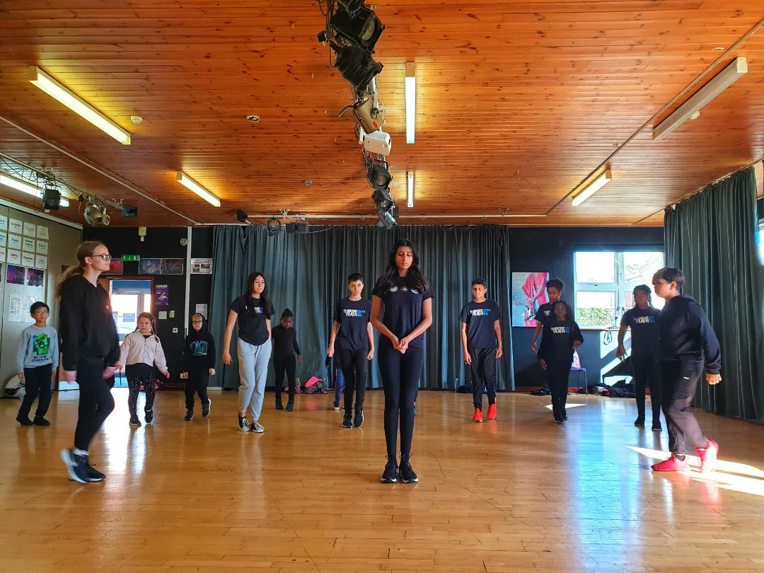 Hillingdon_TT's tweet photo. Closing in on Alice! How will she escape Wonderland? 🐰

Our local show rehearsals are coming together nicely! I cannot wait to share the finished product. 🎭

We still have parts available! To book a free trial, send us a DM!👈🏻
#theatretrainhillingdon #theatretrain #danceactsing https://t.co/Dx9PPZmZAP