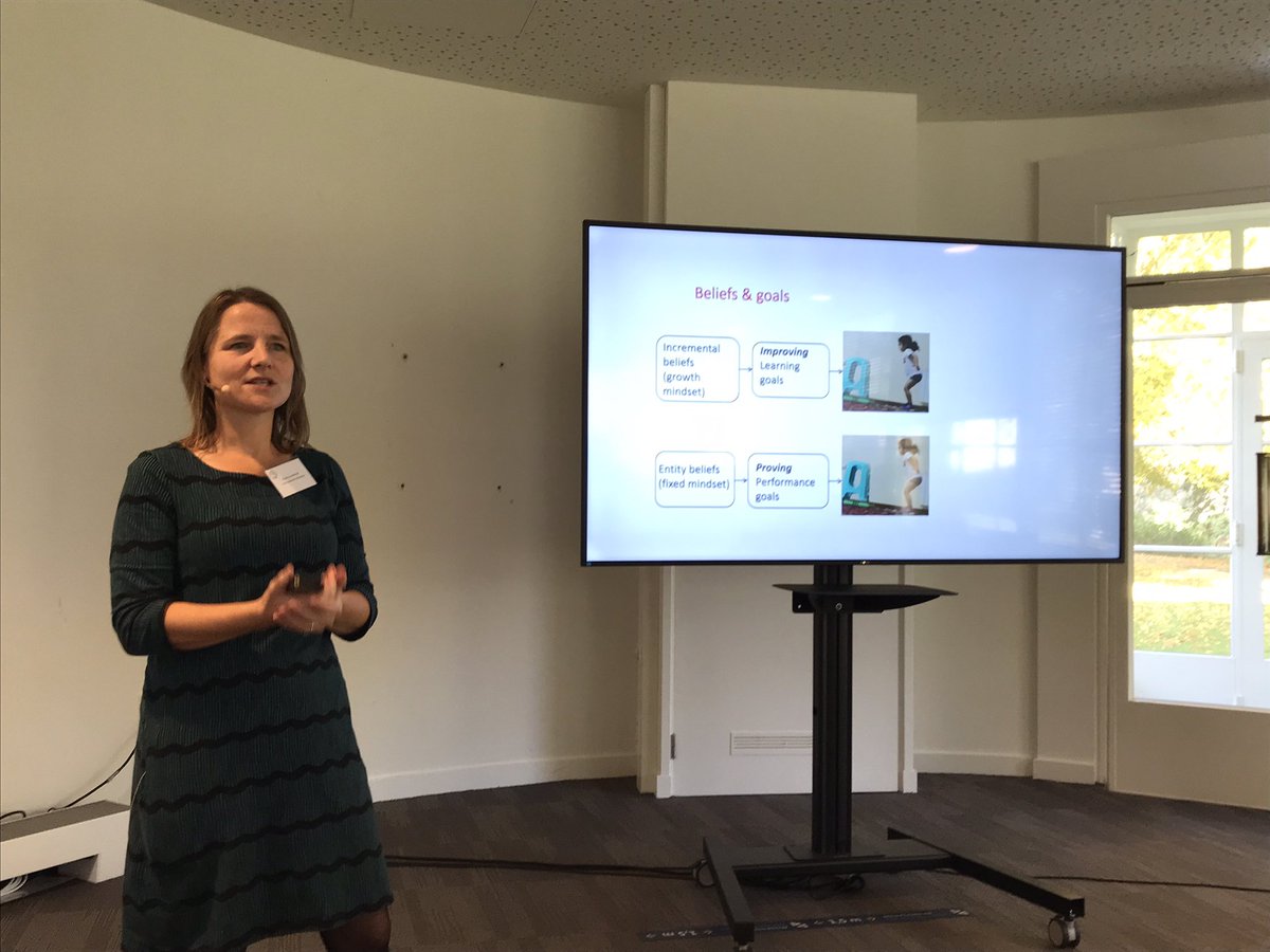 Learn_Innov_UM's tweet photo. @NvanAtteveldt talks about #motivation #learningbehaviour and #achievement and the #neurocognitive #interplay between these three! #LIconference2022 https://t.co/o4NGmUJpP7