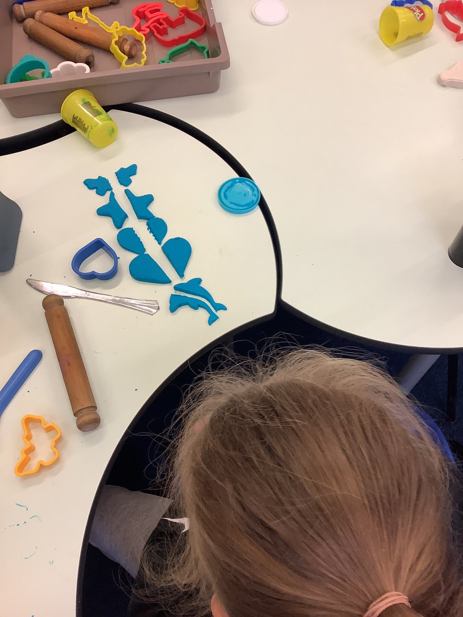 HTPS_MrsWay's tweet photo. @HTPS_MrsWay Cutting shapes in half in Year 3 - We love playdoh maths! #HTPSchool #HTPSM&N #BigMaths https://t.co/qTgLvsmdXV