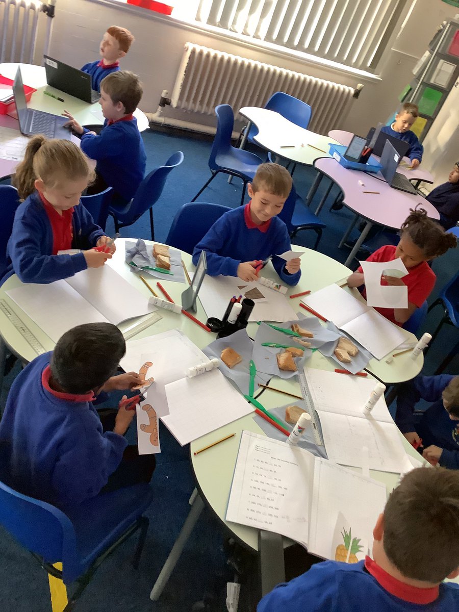 HTPS_MrsWay's tweet photo. @HTPS_MrsWay Sharing our food by cutting it in half! The sandwiches were delicious π #HTPSchool #HTPSM&N #BigMaths https://t.co/4NidjzzcpN