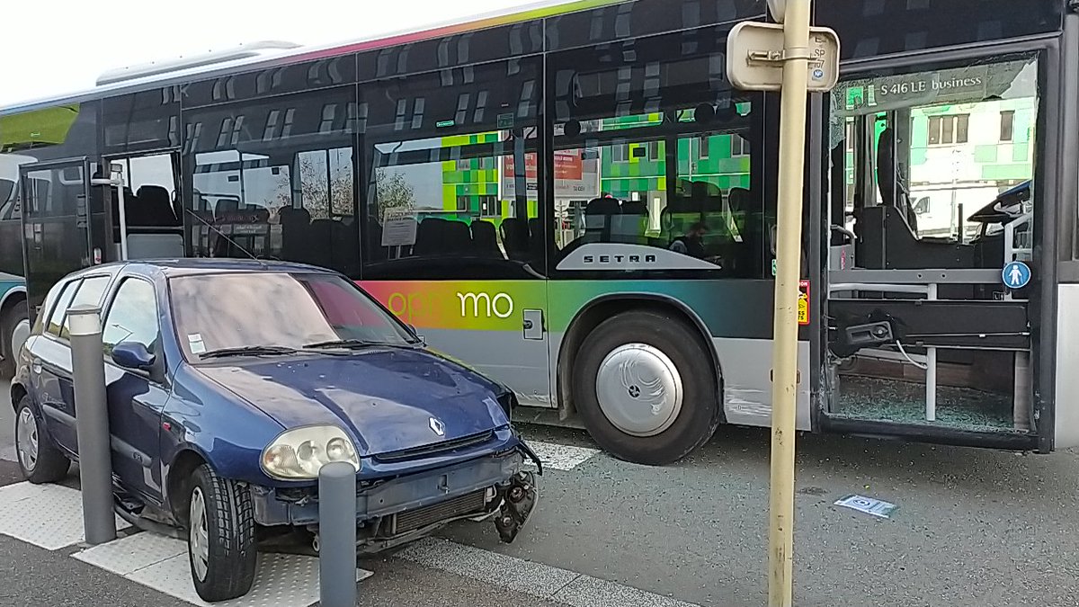 Gendarmerie_90's tweet photo. #routeplusure
RAPPEL DE QUELQUES RÈGLES :
Lorsque vous quittez votre stationnement :
1- Vous n'êtes PAS prioritaire❗
2- Vérifier dans vos RÉTROVISEURS l'arrivée d'autres véhicules 🤓🚗🚌
3- Mettez votre CLIGNOTANT 🧐
4- Les bus sont prioritaires quand ils quittent leur arrêt https://t.co/h32AZfAFvR