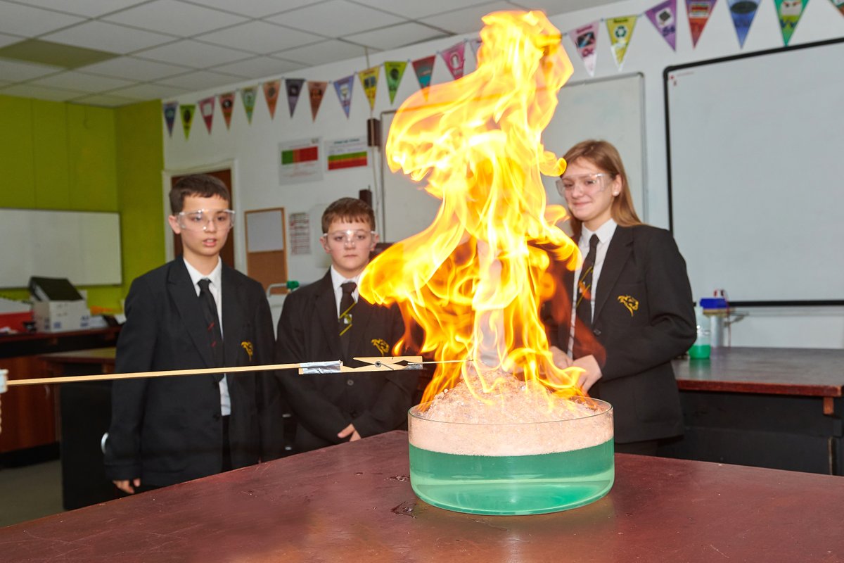 Science enthusiast? Make your passion a career and get into teaching with AET Initial Teacher Training. Applications open bit.ly/ITTAET   #getintoteaching #TeacherTraining #Science <a href="/RoySocChem/">Royal Society of Chemistry</a> <a href="/PhysicsNews/">Institute of Physics</a>