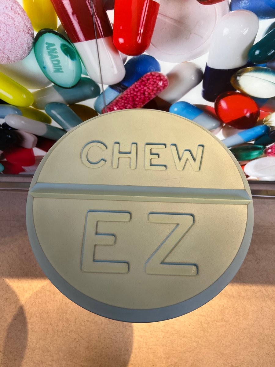 supremesurrende's tweet photo. Hoping to be all clear by the weekend as I’m a bit bored of isolation now.

Good job I have plenty pictures of the Pharmacy from @NPSGallery and @HENI Pharmacy POAP Hat #thecurrency https://t.co/zua2opSbH6