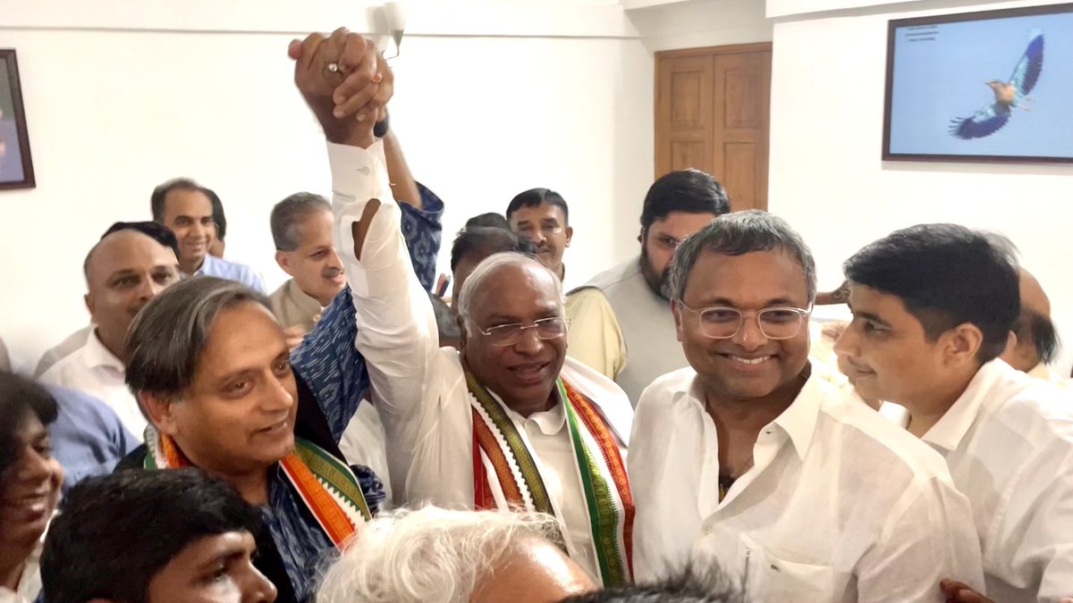Called on our new President-elect Mallikarjun @kharge to congratulate him & offer him my full co-operation. @incIndia has been strengthened by our contest.
