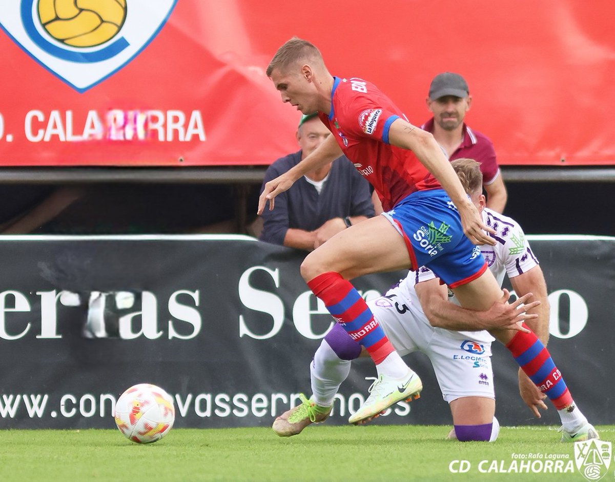 Eduardo_Luna555's tweet photo. Gran lucha entre #eduluna y #mariobarco excompañeros en @cdcastellon , ahora en @cdcalahorra y @cdnumancia respectivamente. https://t.co/bXsranZvPS