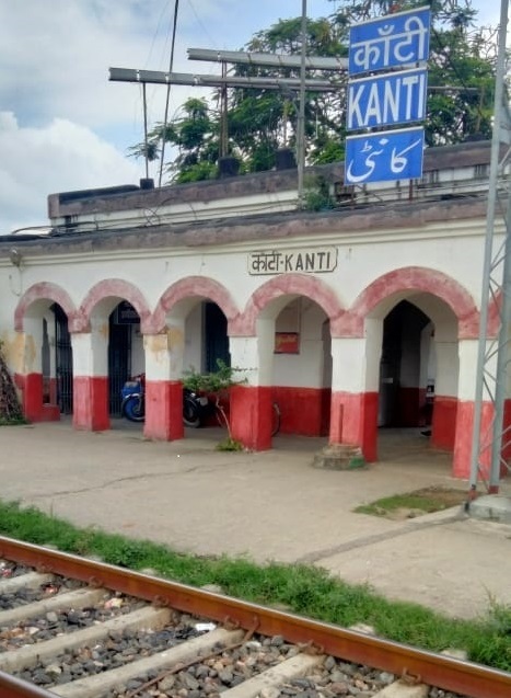 #SwachhBharatAbhiyan #SwachhBharat2022 CISF personnel of KBUNL Kanti carried out cleanliness drive @ Kanti Railway station under the aegis of #SpecialCampaign2.0 #SwachhBharat @PMOIndia @PIBHomeAffairs @DrJitendraSingh @DARPG_GoI