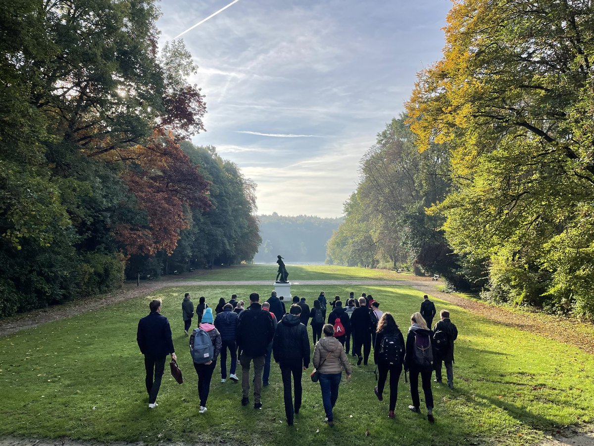 VincenLorusso's tweet photo. Walking 👣our pathway towards more efficient 💪🏼 #TeamWork; in the beautiful autumn scenery of #Tervuren park 🍂🍁- Lots of good strides in sight! 🌈🌞☀️🇪🇺@MariaCrisRusso @EUScienceInnov #TheFutureLooksBright #EUGlobalApproach #DGRTD #InternationalCooperation #MakingItHappen https://t.co/MUJfIvYmeo
